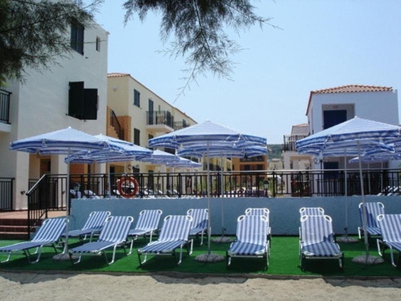 Margarita Beach Hotel Agia Marina Buitenkant foto
