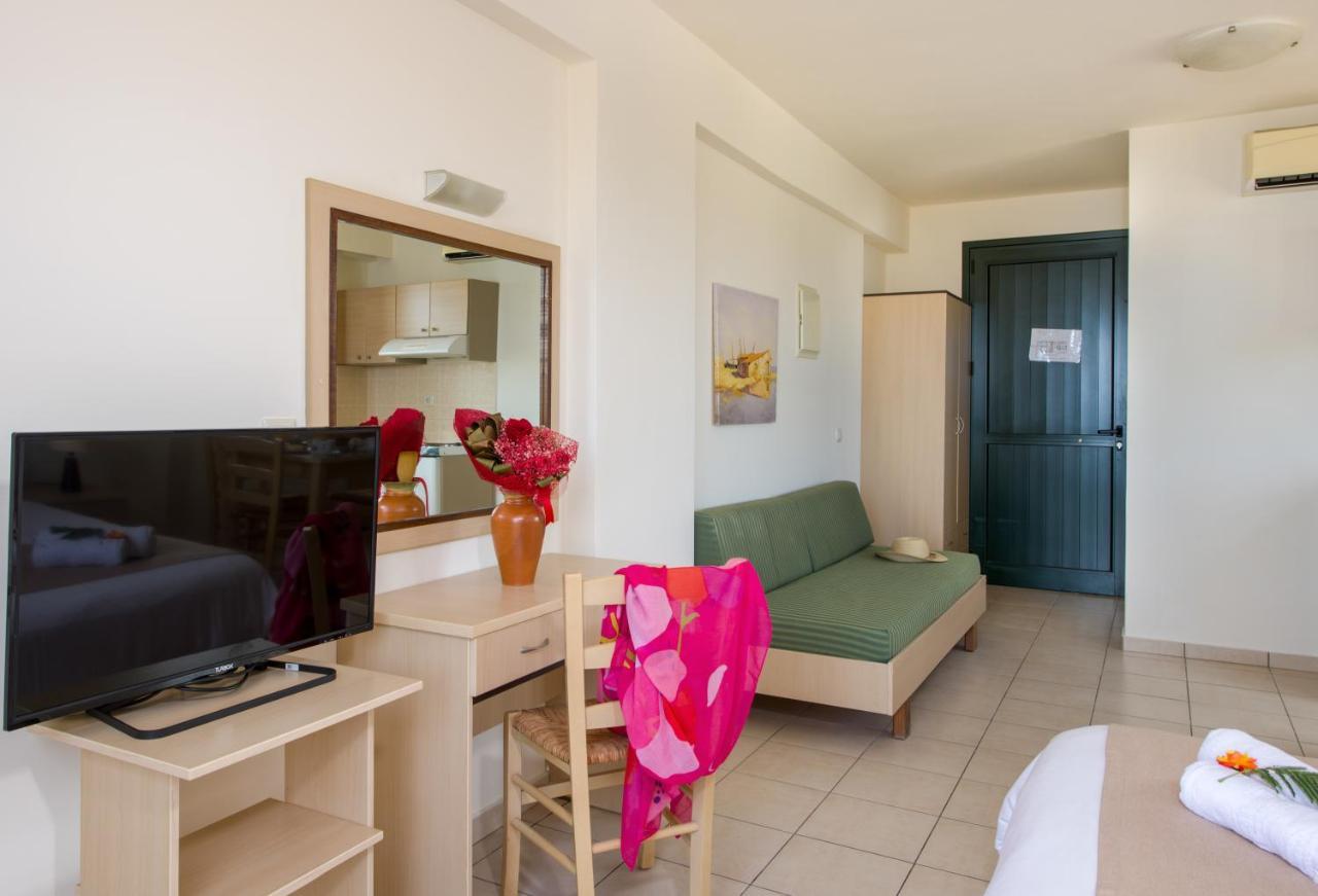 Margarita Beach Hotel Agia Marina Buitenkant foto