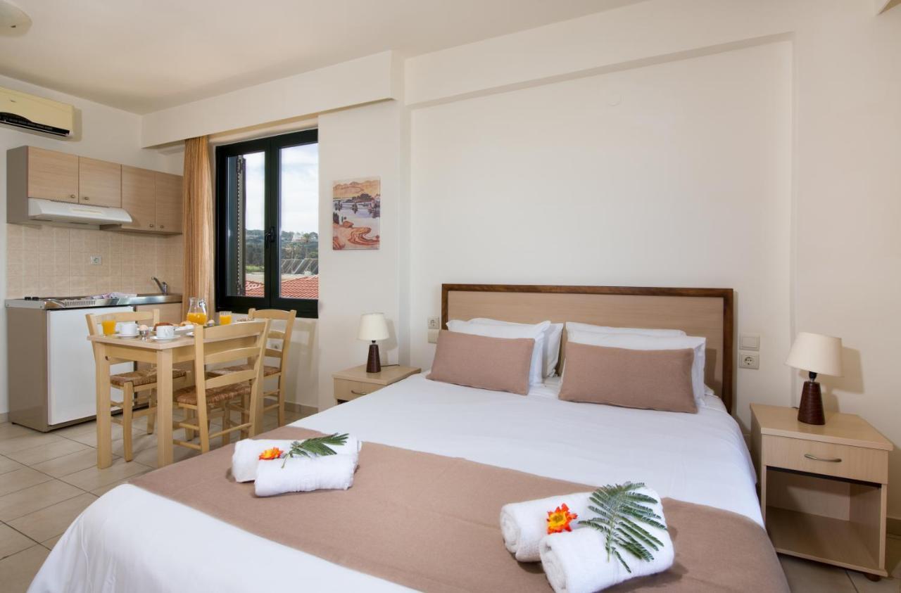 Margarita Beach Hotel Agia Marina Buitenkant foto