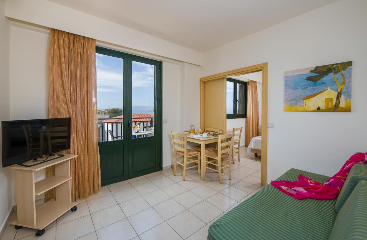 Margarita Beach Hotel Agia Marina Buitenkant foto