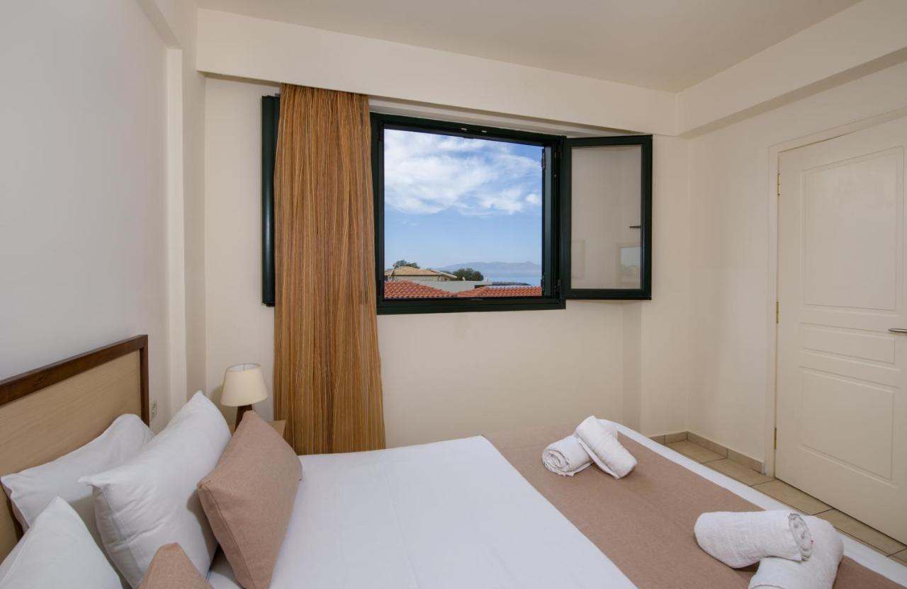 Margarita Beach Hotel Agia Marina Buitenkant foto