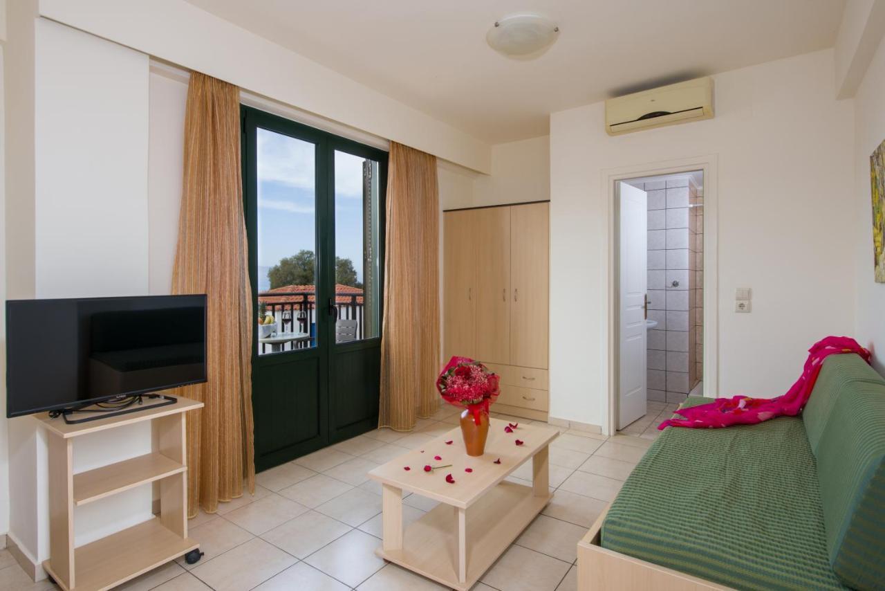 Margarita Beach Hotel Agia Marina Buitenkant foto