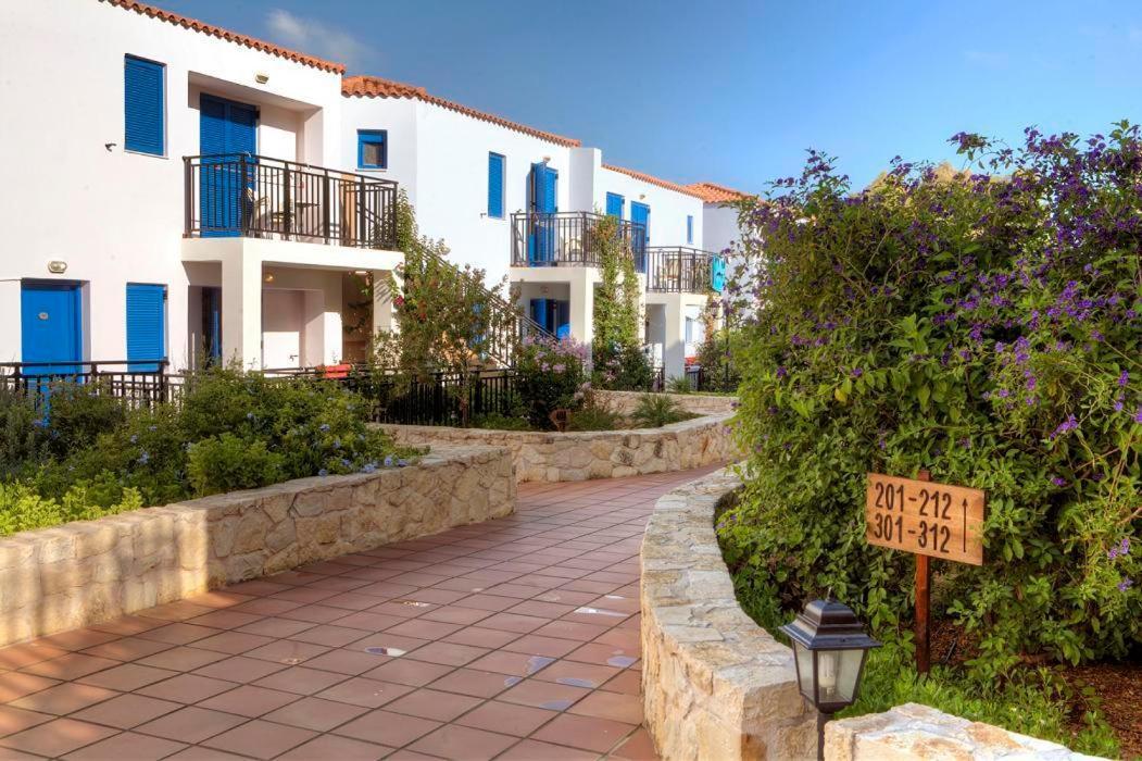 Margarita Beach Hotel Agia Marina Buitenkant foto