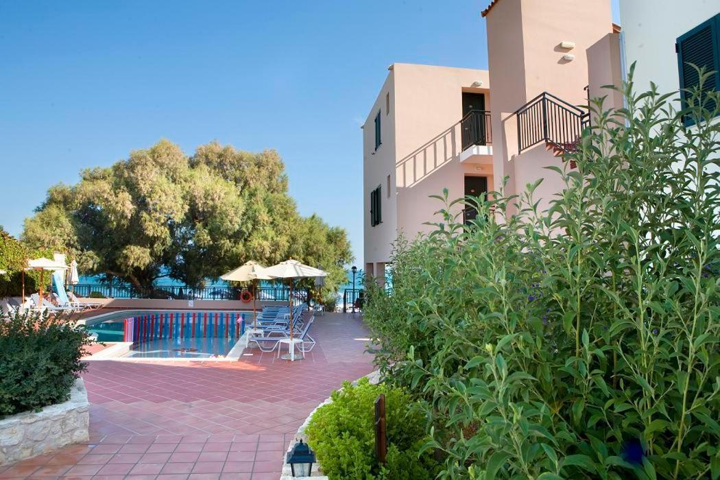 Margarita Beach Hotel Agia Marina Buitenkant foto