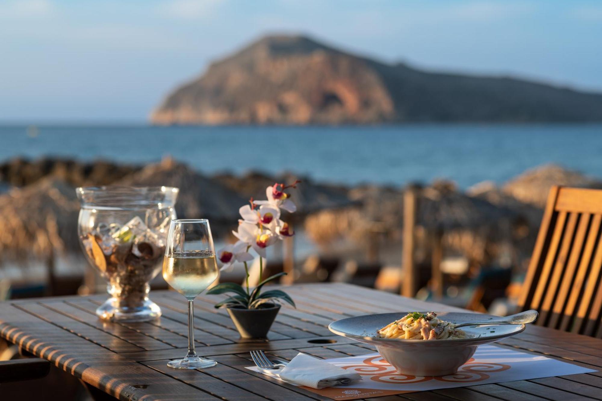 Margarita Beach Hotel Agia Marina Buitenkant foto
