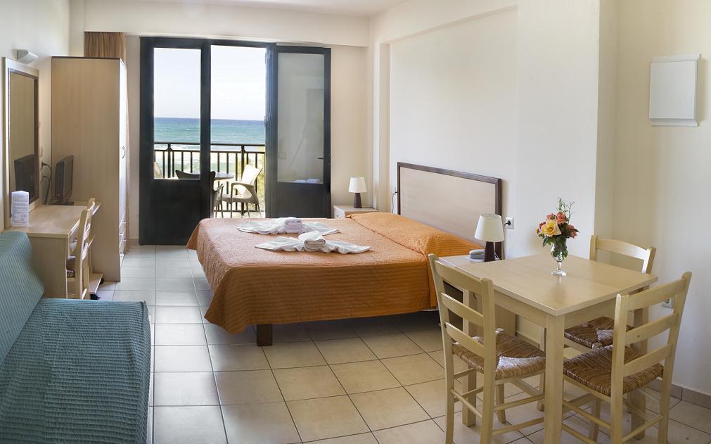 Margarita Beach Hotel Agia Marina Kamer foto