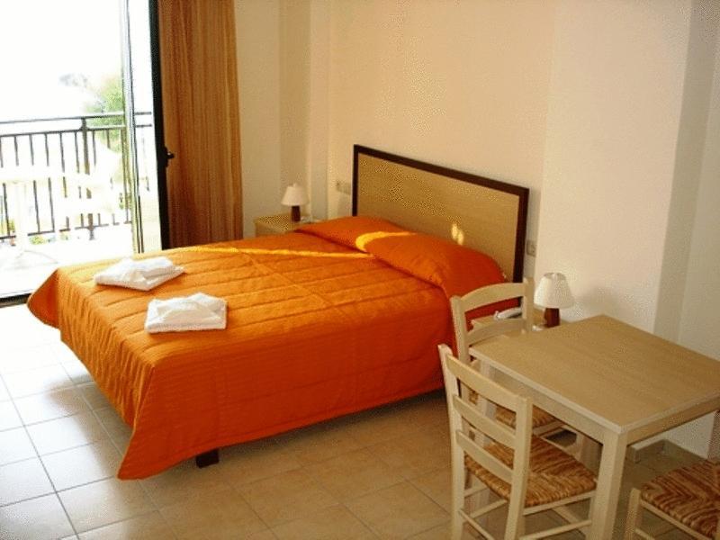 Margarita Beach Hotel Agia Marina Kamer foto